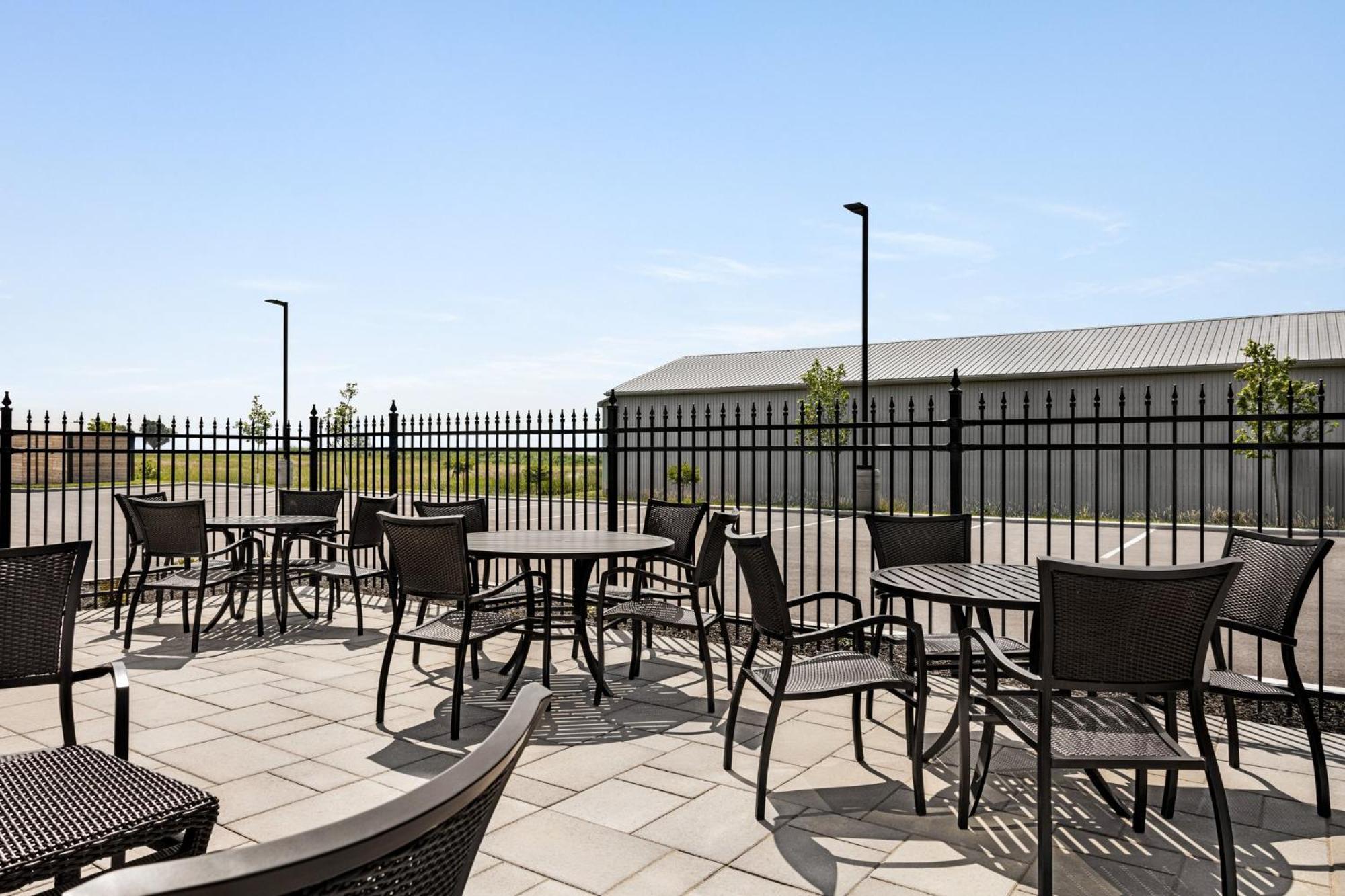 Holiday Inn Express - Strathroy By Ihg المظهر الخارجي الصورة